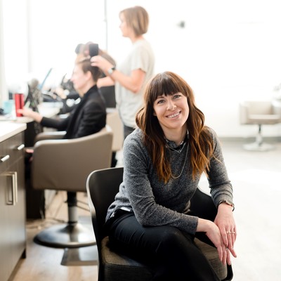 Woman-sitting-in-hairdressing-chair.jpg